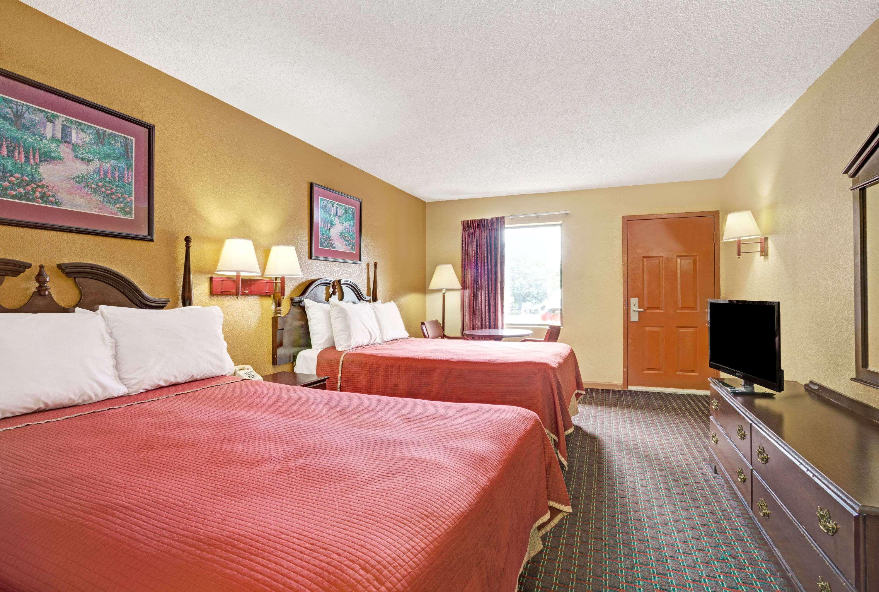 Travelodge By Wyndham Forest Park Atlanta South Екстериор снимка