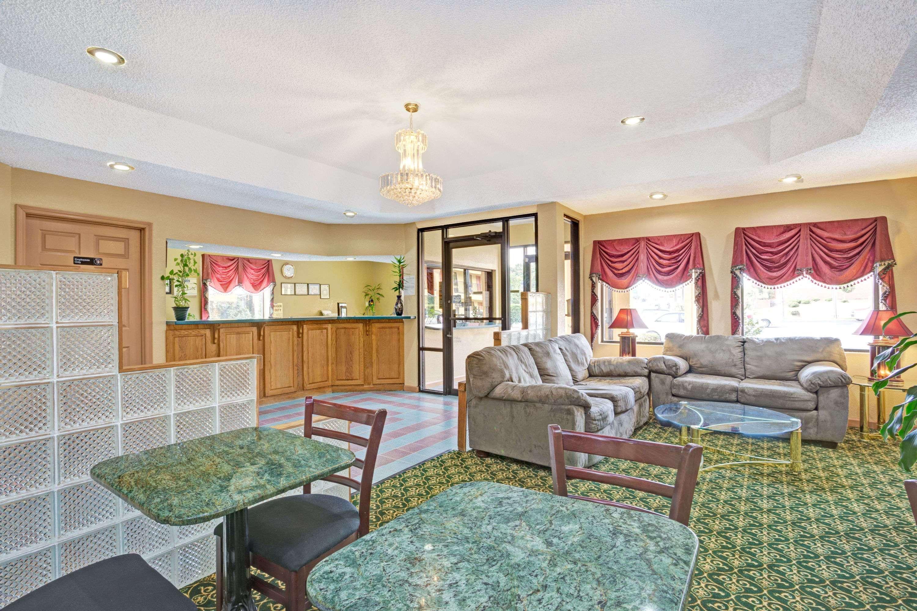 Travelodge By Wyndham Forest Park Atlanta South Екстериор снимка