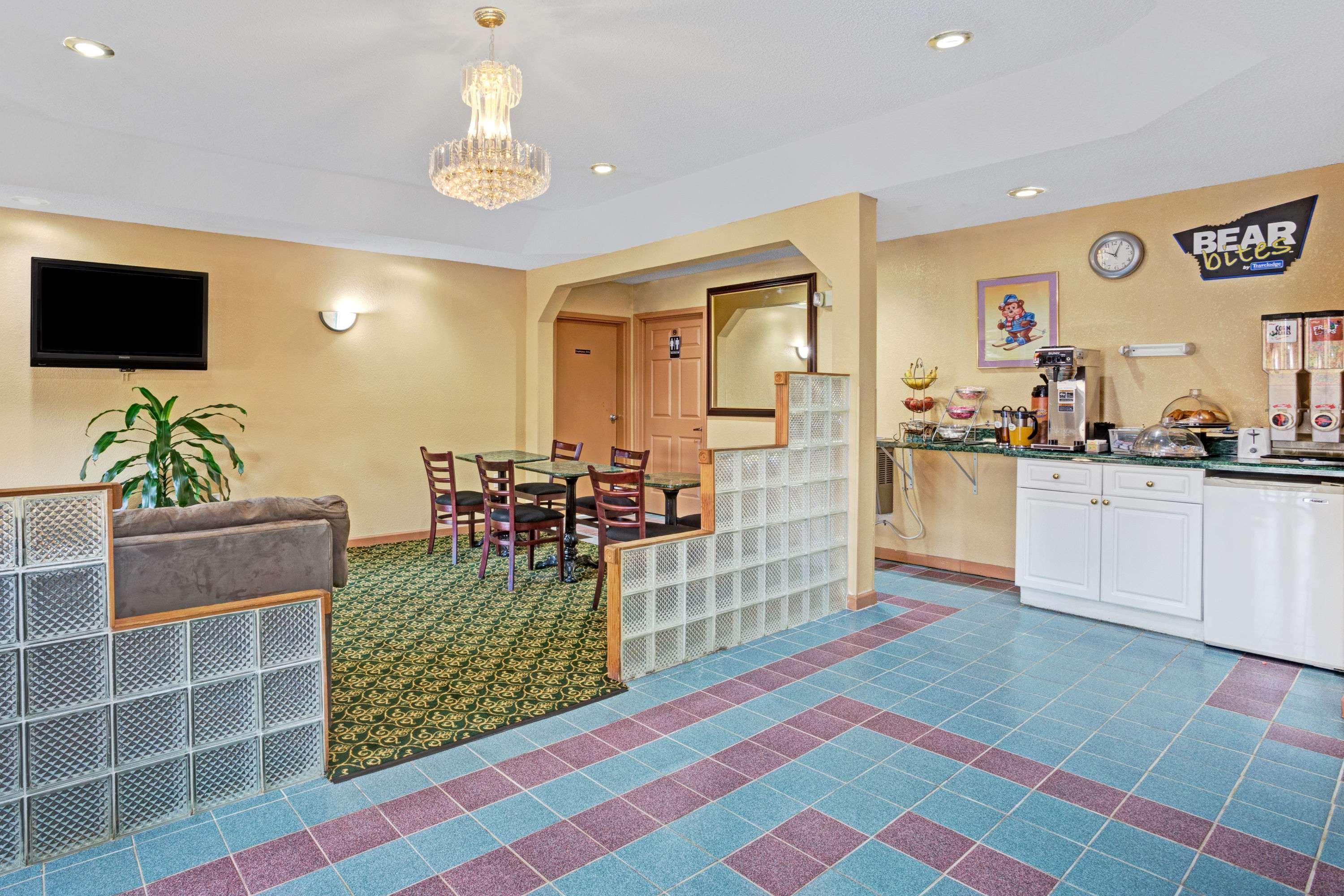 Travelodge By Wyndham Forest Park Atlanta South Екстериор снимка