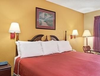 Travelodge By Wyndham Forest Park Atlanta South Стая снимка